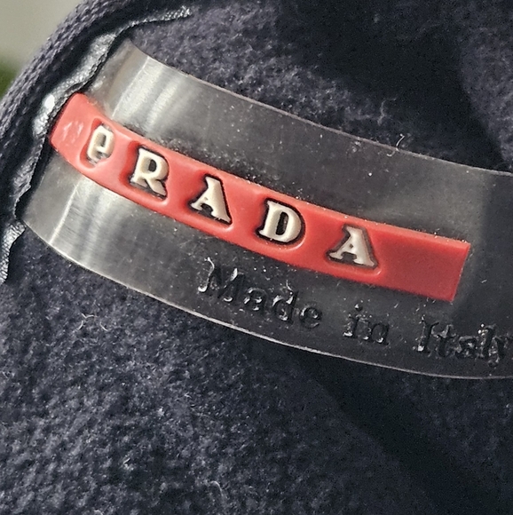 Authentic Prada Black Fleece Gloves with Red Logo Tag - Picture 4 of 8
